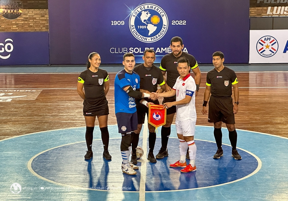 ĐT Futsal Việt Nam thua sát nút Paraguay trong trận giao hữu đầu tiên ở Nam Mỹ